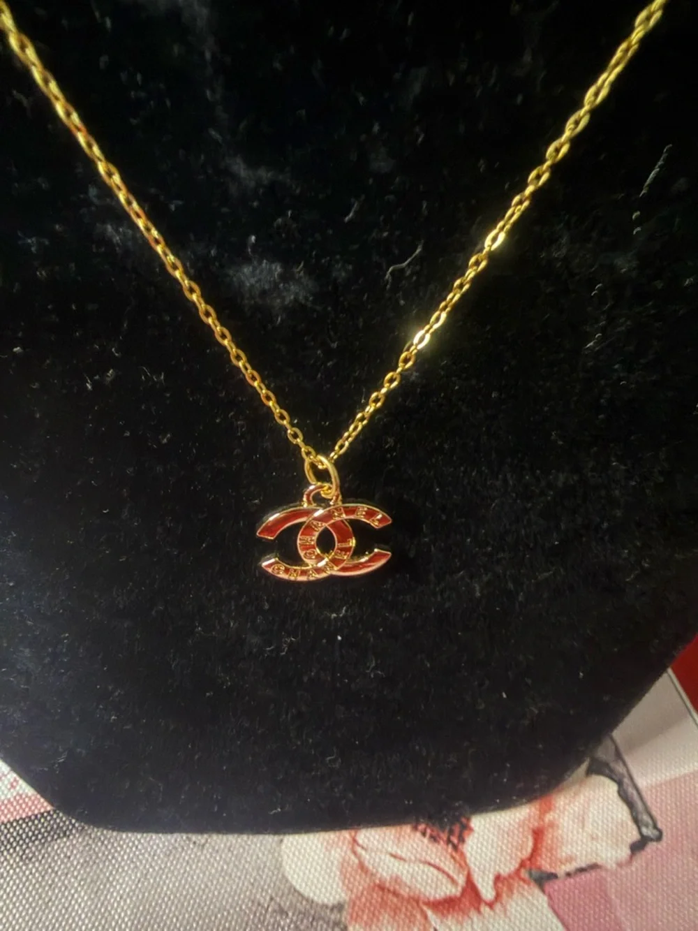 Zipper pull Gold Interlocking Pendant Necklace - Picture 2 of 4